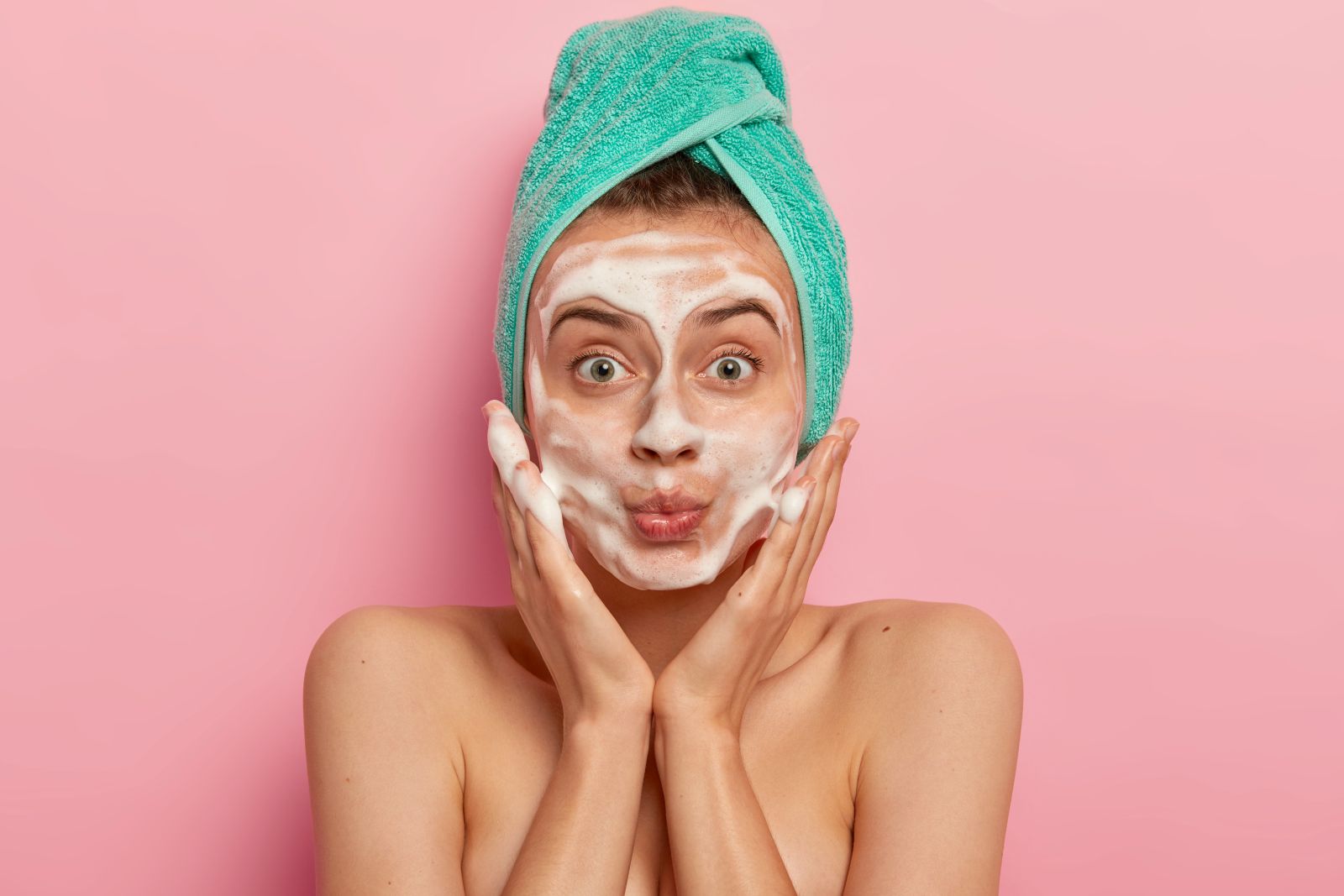 Facewash for Skin Brightening: How the Right Cleanser Can Boost Your Natural Glow